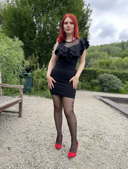 Thumbnail Chic and Elegant Black Dress - Fashion Inspiration
