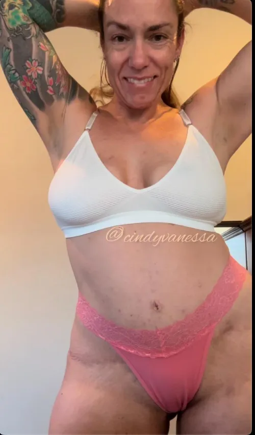 Thumbnail Unveiling Confidence: Embracing the Over 40 Mom Bod | cindyvanessa