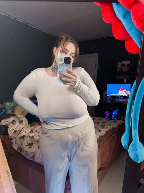 Thumbnail New Year, New Curves: Celebrating with hornyadele