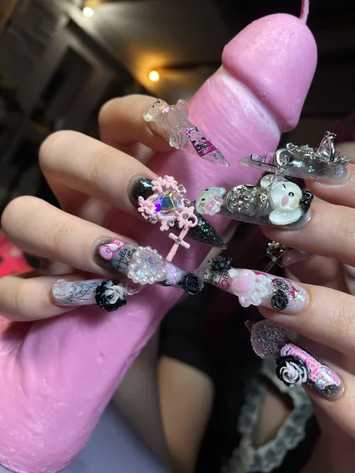 Thumbnail bren_woodard's Nail Fetishes: Embracing New Styles