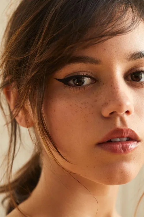 Thumbnail Glamour Unveiled: Jenna Ortega's Beauty | PrettyGirls by HWKD65