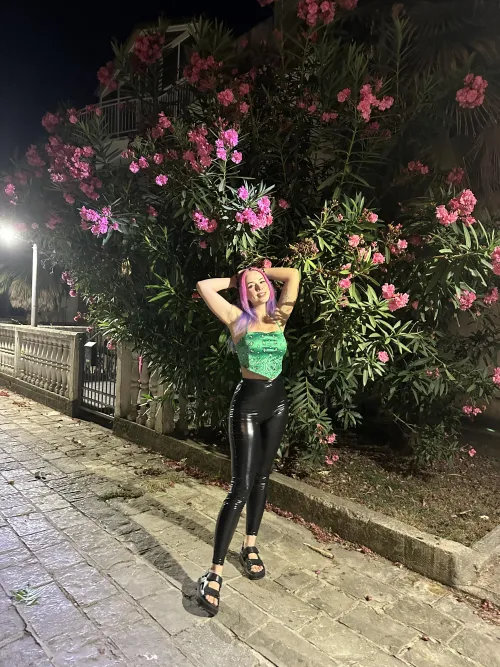 Thumbnail CharmingMistress Shines in ShinyPorn: Leggings Galore