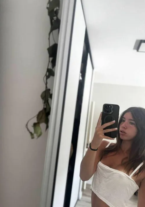 Thumbnail Style Inspiration: Rocking the Perfect Croptop by loveinmotion_