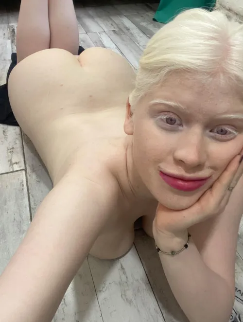 Thumbnail Babygirl Worthy? Discussing Beauty Standards in Thick Thighs Community