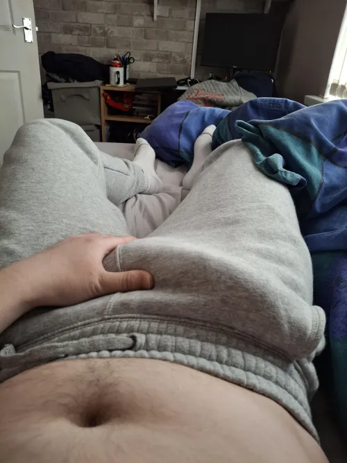 Thumbnail Rise and Shine: 22 Bi Bulge Greeting You Good Morning | larianter