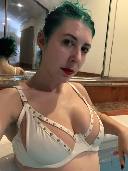 Thumbnail sirenskiss3's Invitation: Get Soaked in the World of bigtiddygothgf