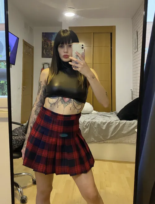 Thumbnail LemonIndependent3080's Hot Look in Ladies In Leather: Black Top Indulgence
