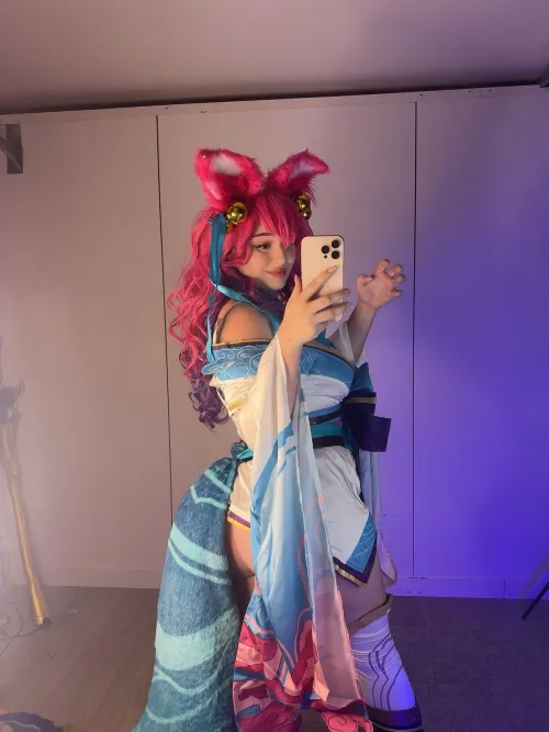 Thumbnail Graciewaifux's Ahri Spirit Blossom: A Cosplay Butts Masterpiece