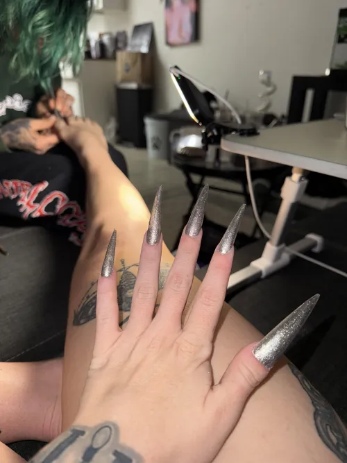 Thumbnail Sindel's Nail Fetish: New Nails, Matching Toes