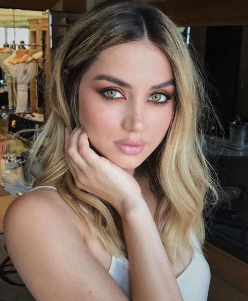 Thumbnail Ana de Armas: Discovering the Elegance of PrettyGirls