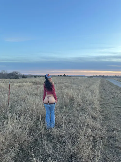 Thumbnail Immersed in Nature: Enjoy vera_banks's View | countrygirls