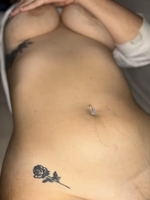 Thumbnail Bellybutton Pool: Dive into Sammyhotqueen's Sensual Fantasy