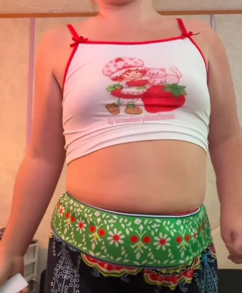 Thumbnail Braless Beauty: StrawberryBlondiexox Channels Strawberry Shortcake