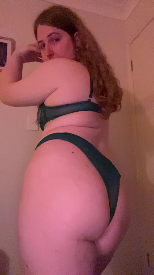 Thumbnail ldrah's Green Obsession: Embracing the Vibrant Hue
