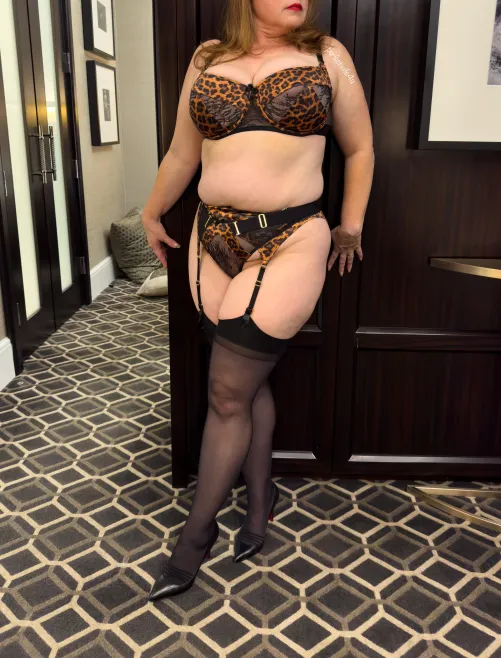Thumbnail Perfectwife_4u Shines in Lingerie Emphasizing Curves