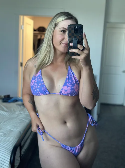 Thumbnail Bare and natural | a striking MirrorSelfie