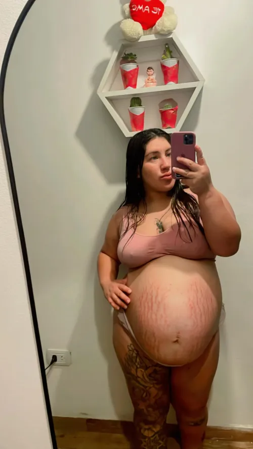 Thumbnail Post-Shower Glow - Kenia_brown27 - pregnantporn