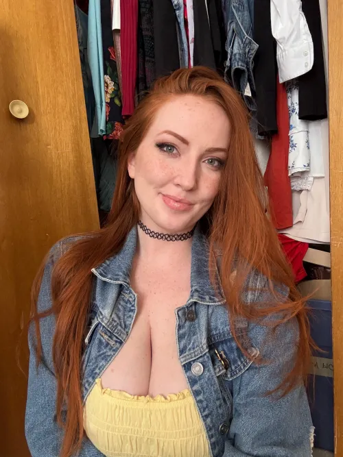 Thumbnail Mesmerizing Cleavage Display by miss_rachelann