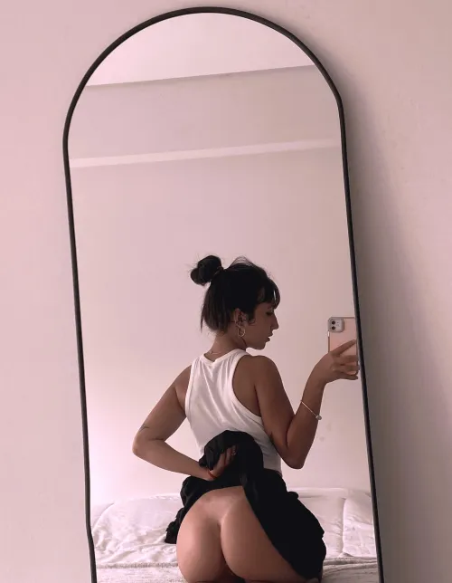 Thumbnail Reflecting on Embarrassment: Ass Confessions in Asstastic World
