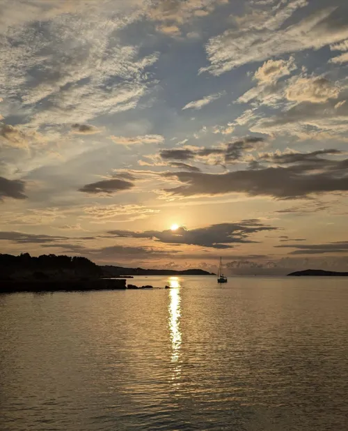 Thumbnail Heavenly Skies & Seas: RedSpotPassion's Ode to the Beach