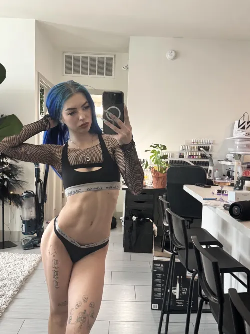 Thumbnail Natural Charms Unveiled: 'My Natural Body' by raulsuuarez | MirrorSelfie