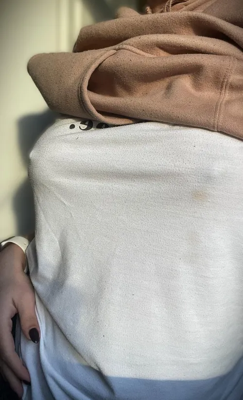 Thumbnail LatinaCeltic: Mystery Under Baggy Hoodies and Pokies