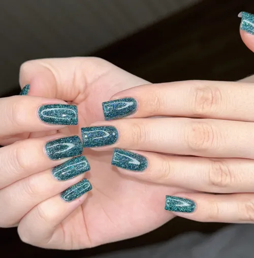 Thumbnail CarreLover Radiates Beauty with Stunning Manicure in nailFetish