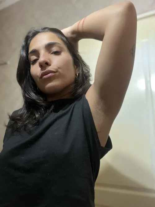 Thumbnail Seductive View: My Armpit and Your Imagination | juanjose-pe