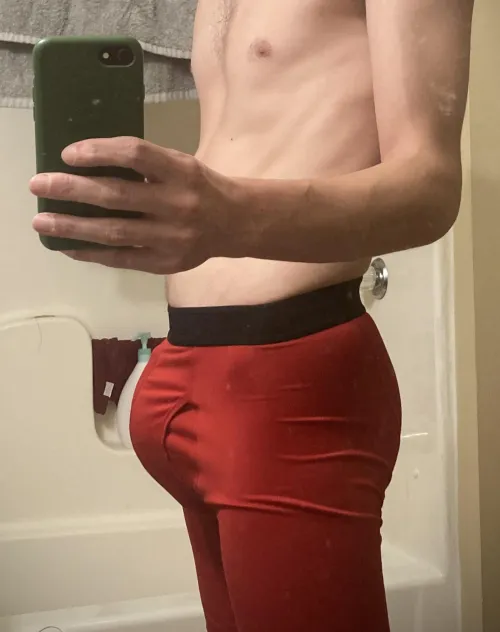 Thumbnail clyde_75's 28 Bi Experience: Embarking on 'The Curve' Journey