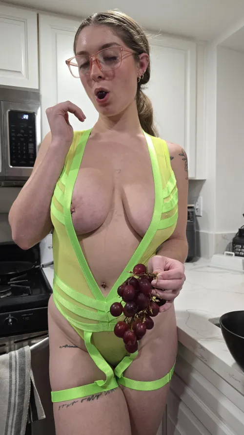 Thumbnail Grape Indulgence - ItsMeEmmaRainey's Promotion - OnlyFansPromotions