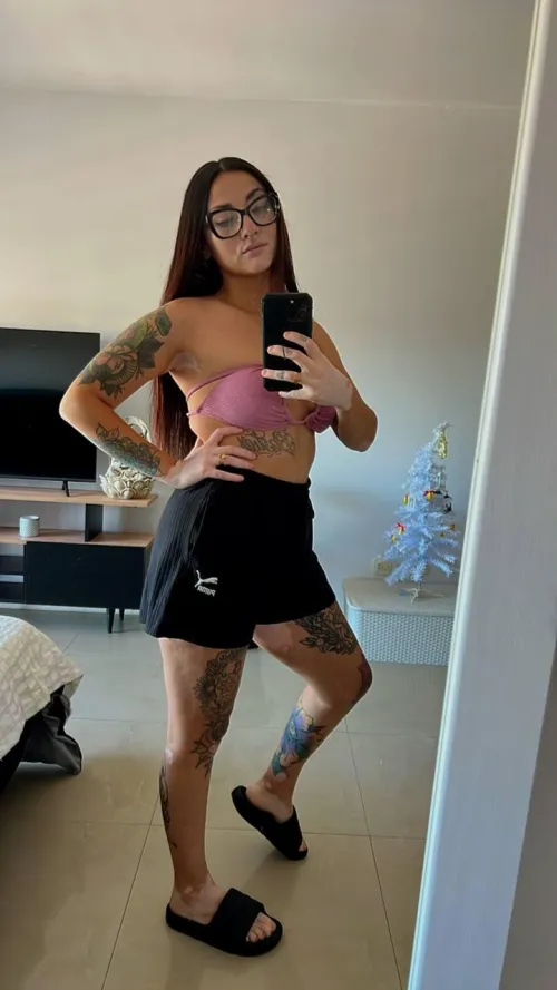 Thumbnail Love's Glimpse: 'Hi Love' by YamilaMailen | MirrorSelfie