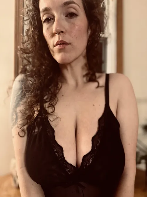 Thumbnail Beascoffee_and_t: World on Fire - Cleavage Revealed
