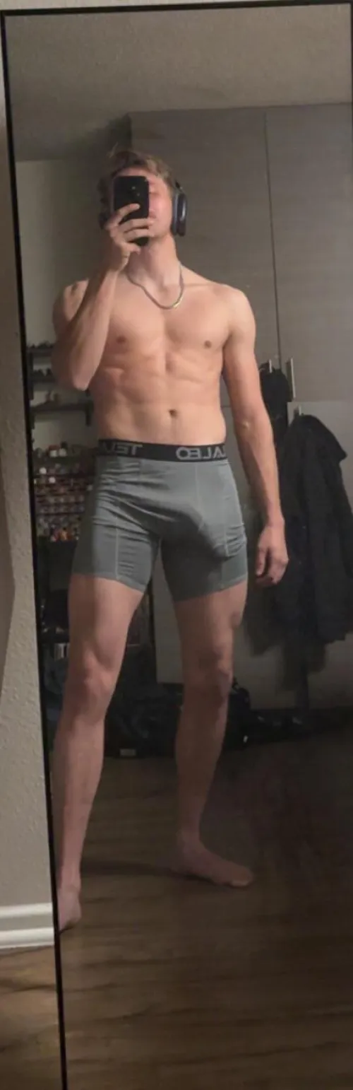 Thumbnail SnooSuggestions4735's Surprising Bulge at 25 - Straight Confession