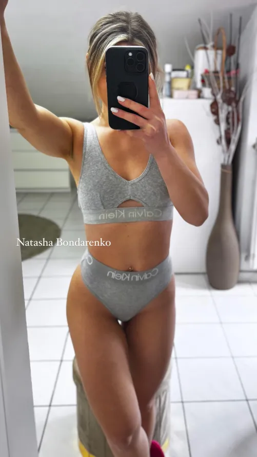 Thumbnail Personal Morning Charm: A Selfie Adventure by NatyBond_OF MirrorSelfie