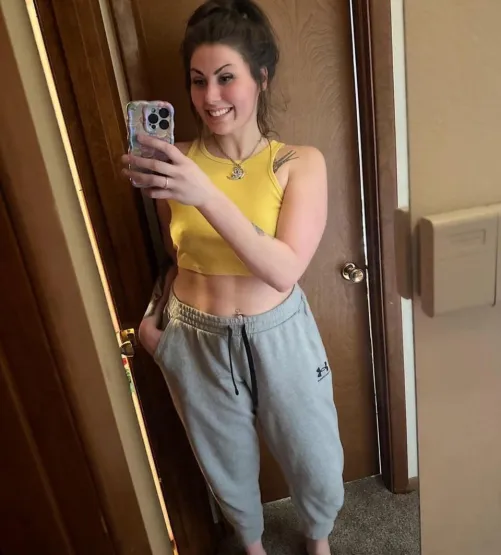 Thumbnail Happy MILF Monday: CroptopGirls Celebrations | Brittfaithm