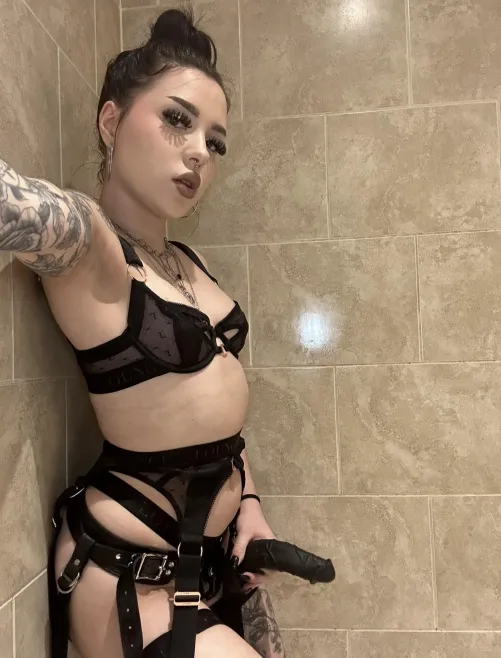 Thumbnail Riding High: Experiences Shared by notvicii in girlswearingstrapons