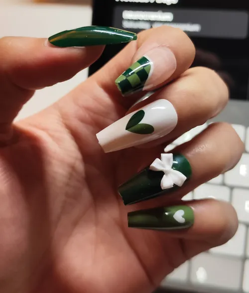 Thumbnail IchiNiSanYon_Banzai Stuns with Green Nails in nailFetish