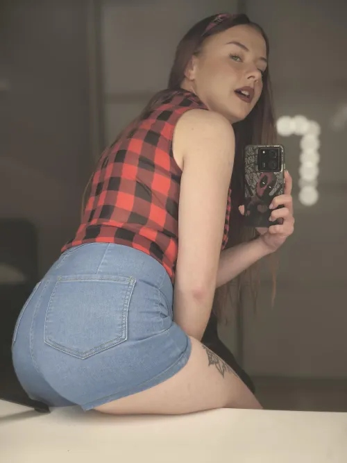 Thumbnail Reflecting Stories: InkRuby's MirrorSelfie Chronicles