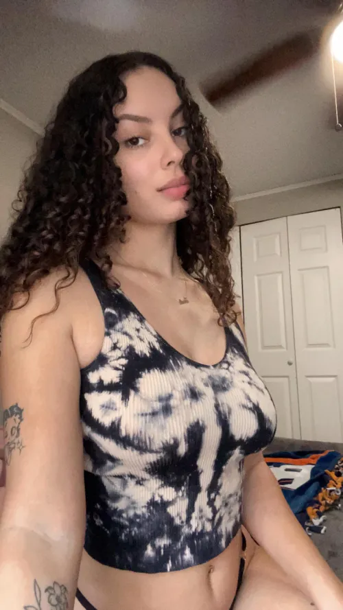 Thumbnail Double Take: Jada's Eye-catching Croptopgirls' Moment