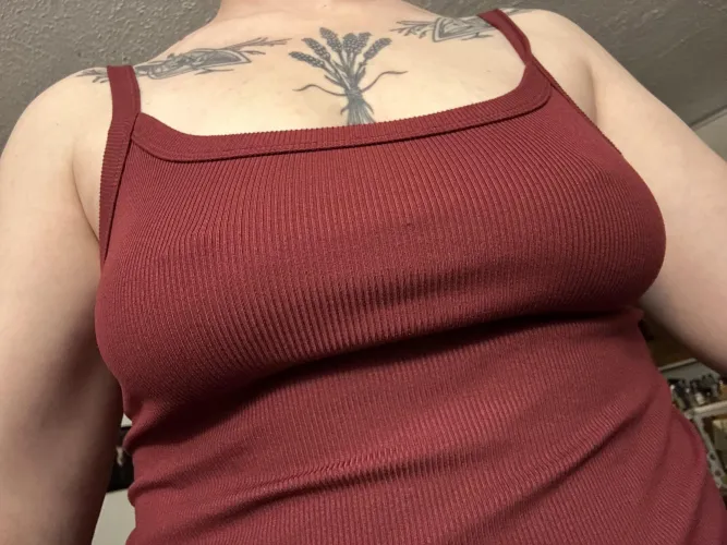 Thumbnail Effortlessly Stylish: Embrace the Braless Trend with rawrplatypus