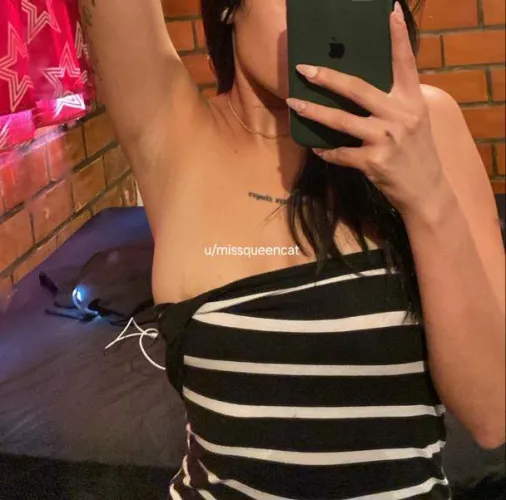 Thumbnail Exploring the Appeal of Armpit Fetish with missqueencat