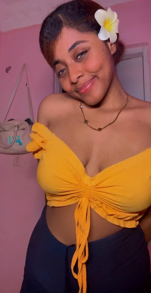 Thumbnail Exquisite Beauty in Croptops by Mujerr_Cutiee