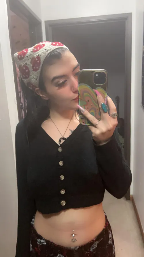 Thumbnail Comfy and Chic: The Ultimate Braless Outfit Guide