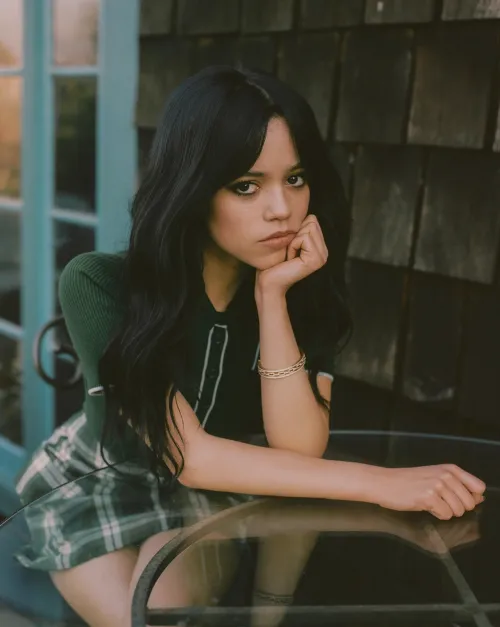 Thumbnail Jenna Ortega: A Stunning Member of the PrettyGirls Club by dropthemelons