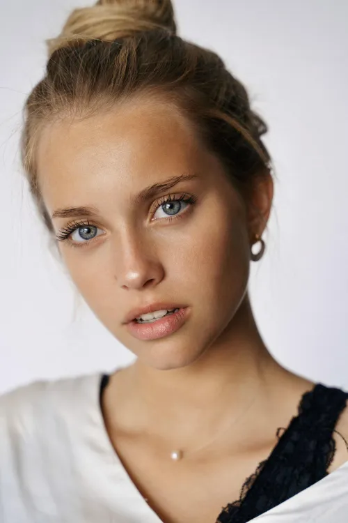 Thumbnail Mesmerizing Magui Corceiro Captured by tumblrvogue in PrettyGirls Category