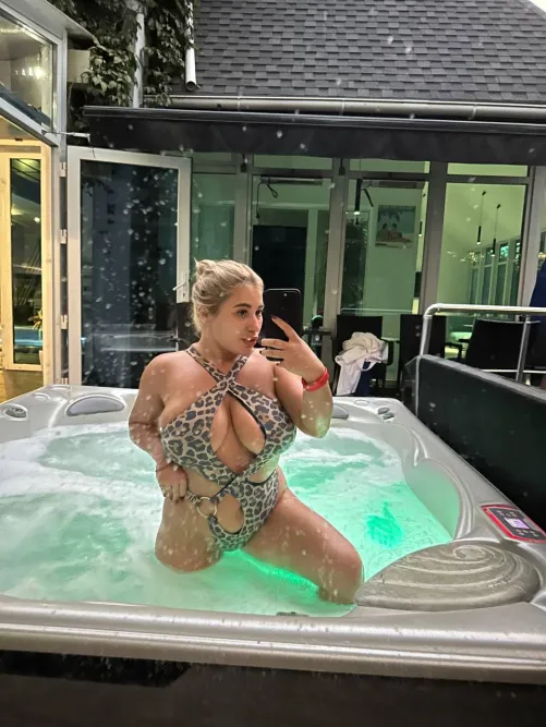 Thumbnail Post-Bath Bliss: Mirror Selfies with SweetKarina1