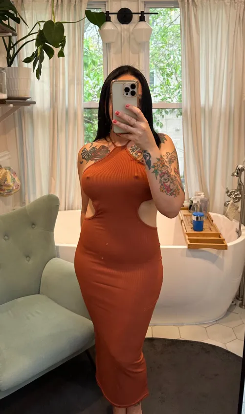 Thumbnail Elora_s2 Stuns Braless: Fashion Inspiration for a Night Out