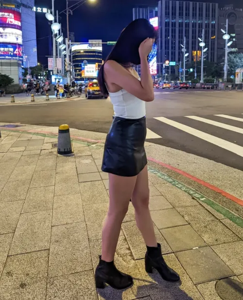 Thumbnail Eye-Catching Appeal: Unleashing Yi_June's Look in LadiesInLeather