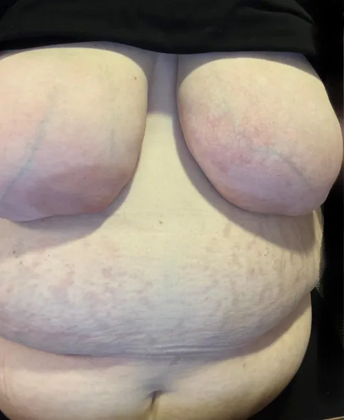 Thumbnail Belly Reveal - Lovemelane's Confident Display | BBW