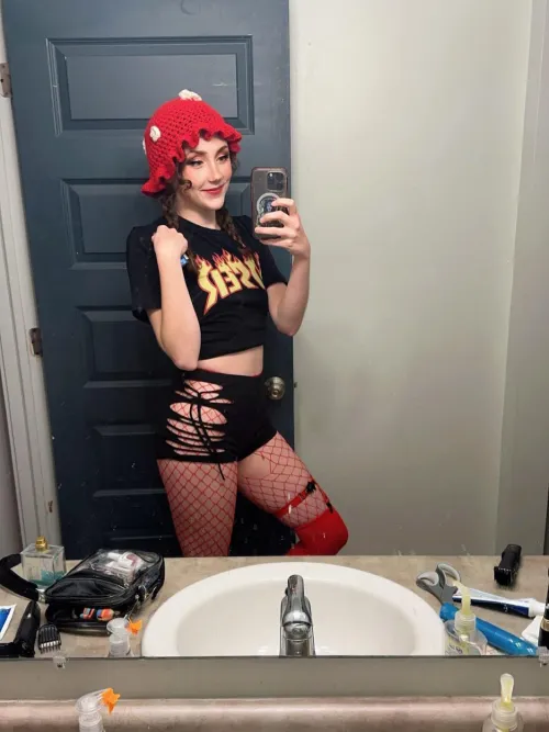 Thumbnail Love on Display: Trippyg0th-'s Croptopgirls' Vibe